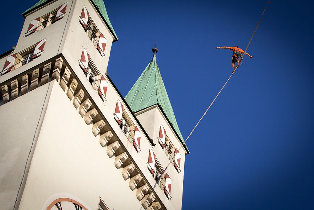 Straubinger Stadtturm von unten fotografiert